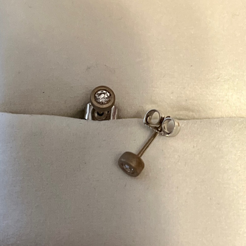 Tate 18k white gold round diamond stud earrings